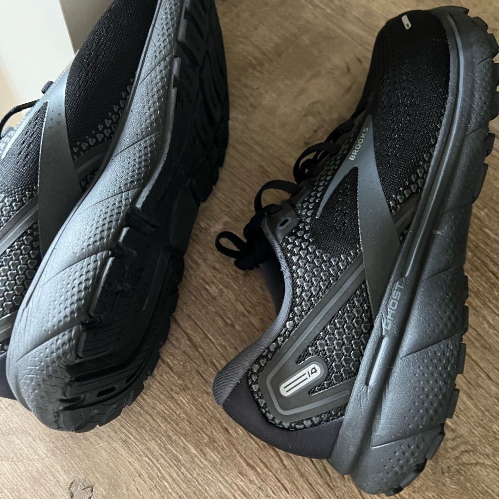 Brooks Women’s Black Running Shoes 9 - Picture 7 of 9